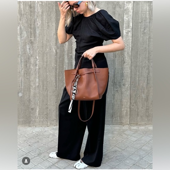 Celine bag in dark grey. - Picture 11 of 11